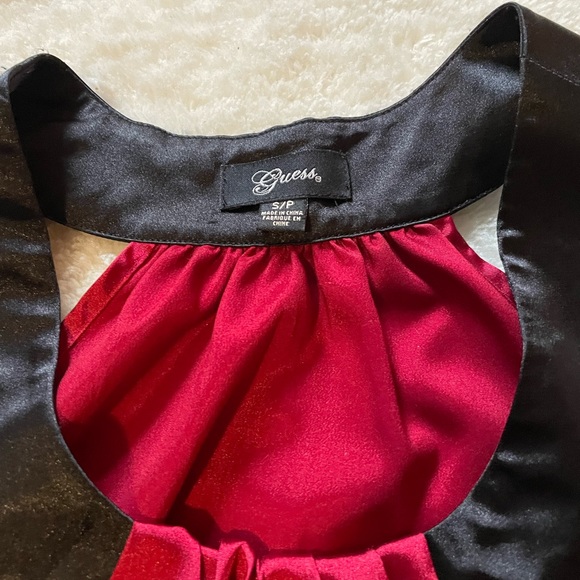 Guess shirt US S dark red satin material. Beautiful in person - Picture 4 of 4